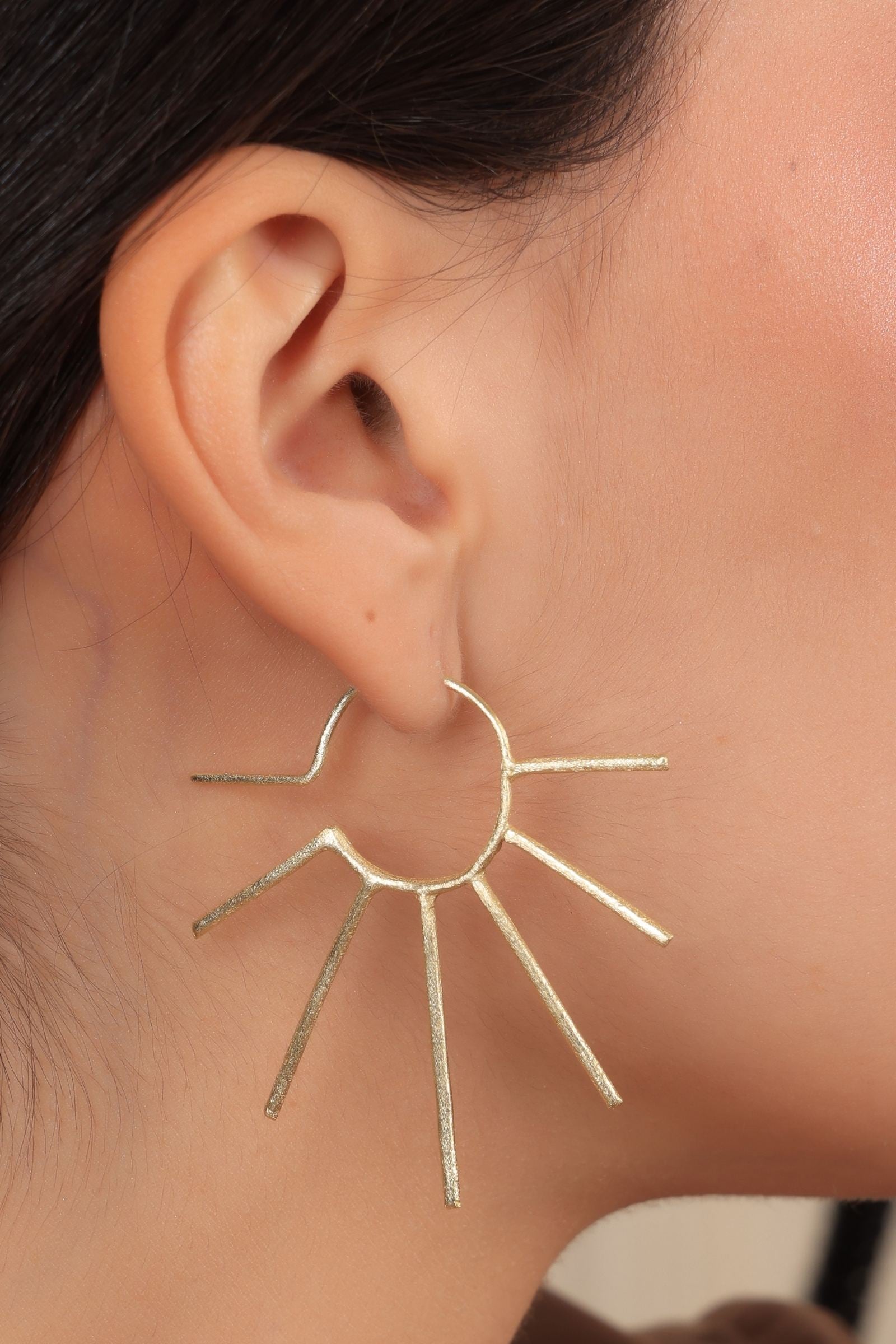 Artistic Sun Rays Gold Earring