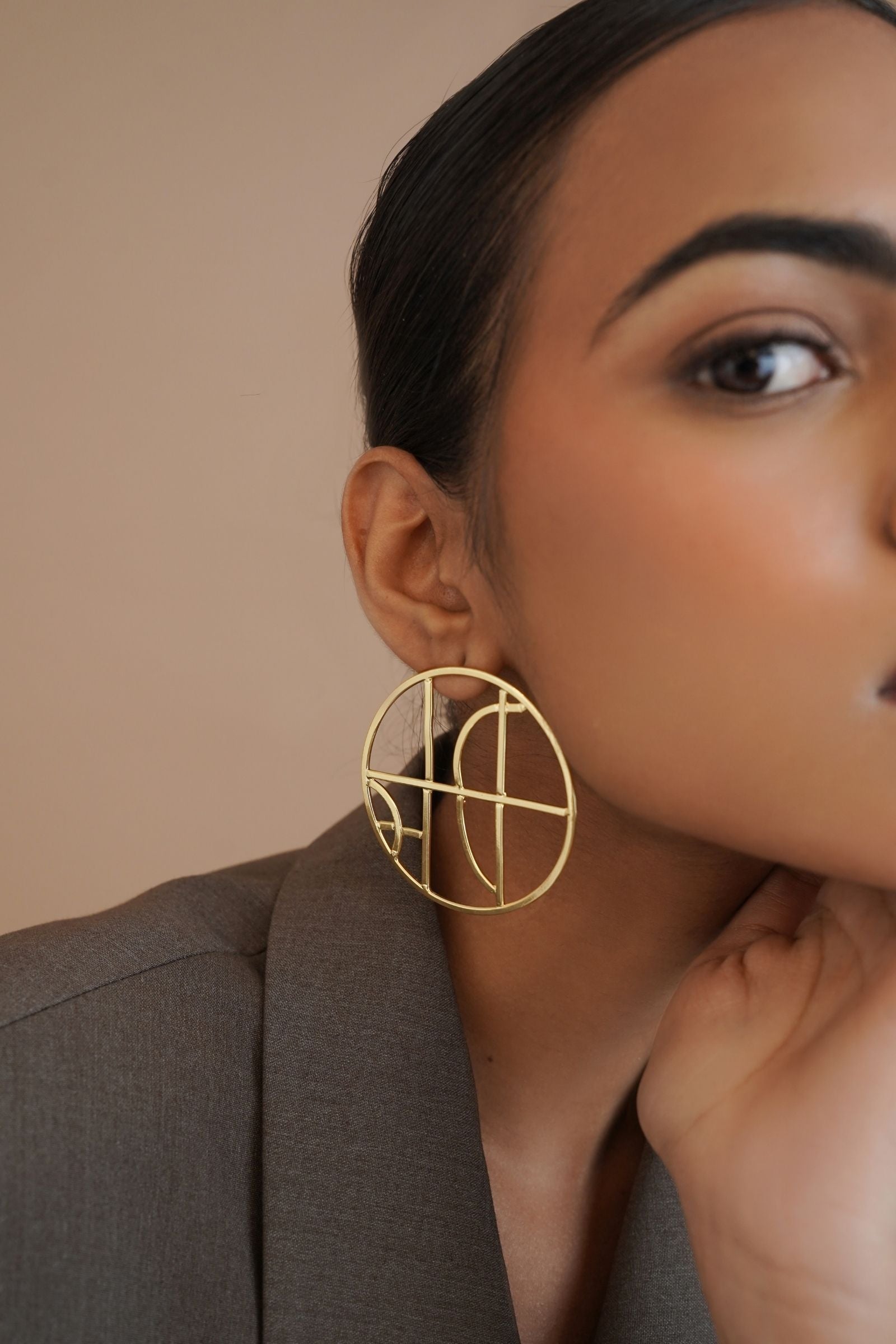 Statement Geometric Hoops